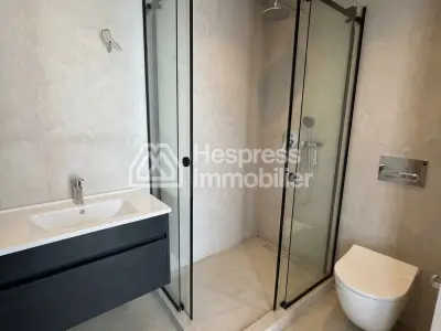 Luxurious studio apartment with no overlooking neighbors - a must-see!