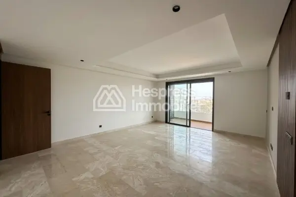 Magnificent apartment available on the 14th floor with unobstructed views of Casablanca