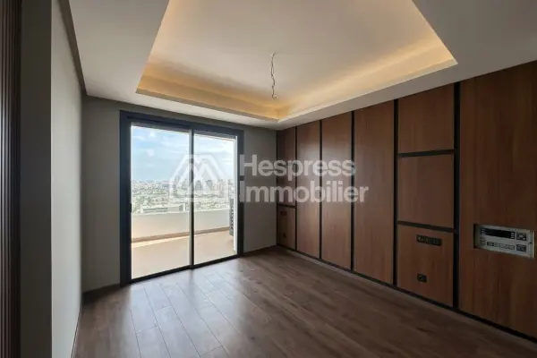 Magnificent apartment available on the 14th floor with unobstructed views of Casablanca