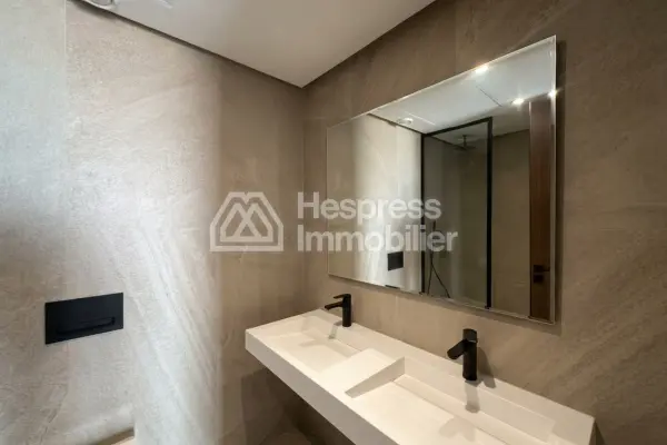 Magnificent apartment available on the 14th floor with unobstructed views of Casablanca
