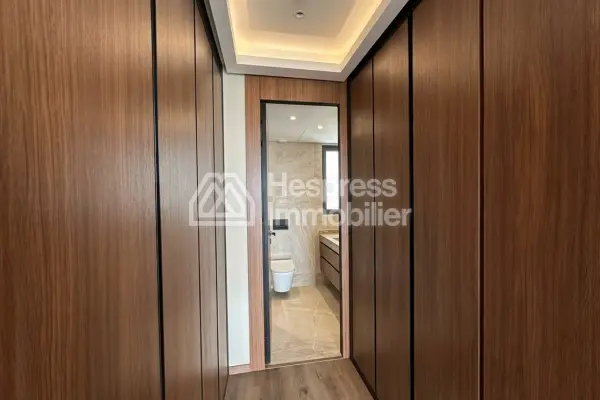 Magnificent apartment available on the 14th floor with unobstructed views of Casablanca