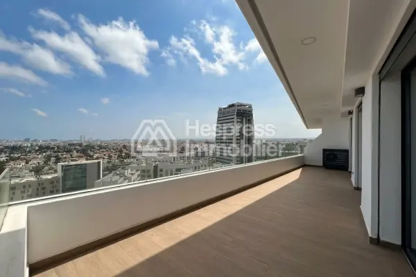 Magnificent apartment available on the 14th floor with unobstructed views of Casablanca
