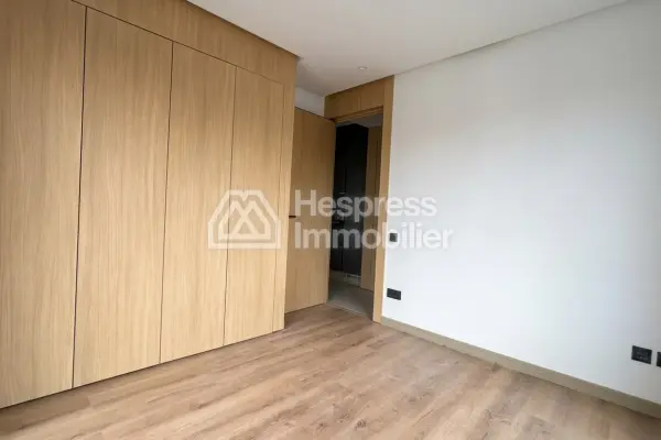 Breathtaking view & prestigious address – High-end studio at Oasis