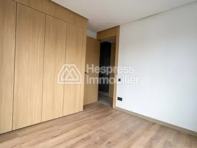 Vue imprenable & adresse prestigieuse – Studio haut standing à l’Oasis