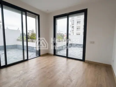 Vue imprenable & adresse prestigieuse – Studio haut standing à l’Oasis