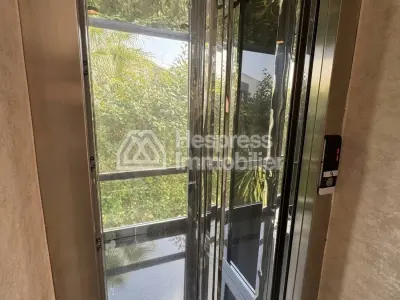 فيلا مستقلة جميلة للبيع – مجمع سكني مسوّر Ville verte