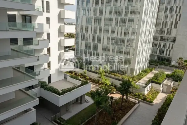 Cozy studio apartment on a high floor with terrace