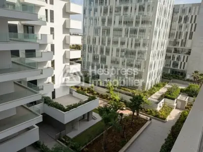 Cozy studio apartment on a high floor with terrace