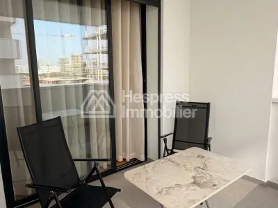 Cozy studio apartment on a high floor with terrace