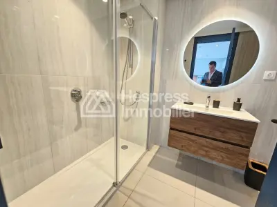 Cosy studio en etage elevé avec terrasse