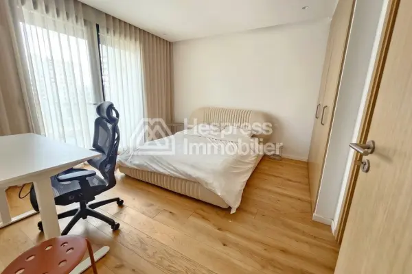 Spacieuw studio en etage eleve