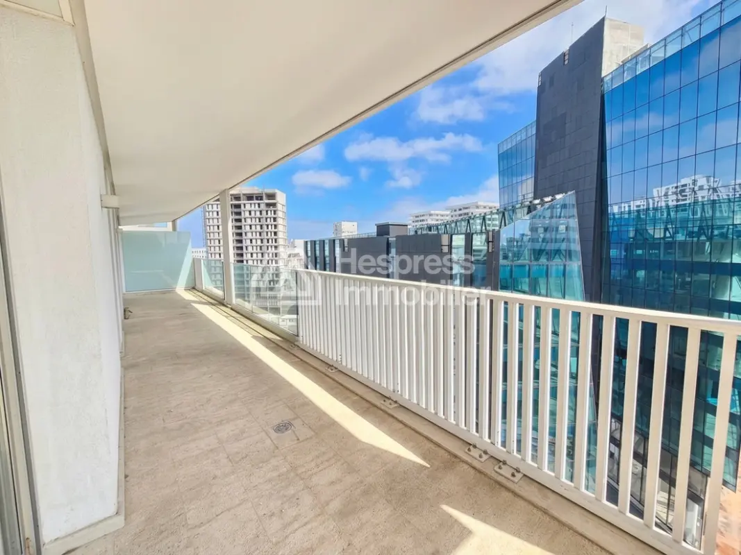 Joli appartement avec terrasse et vue dégagée