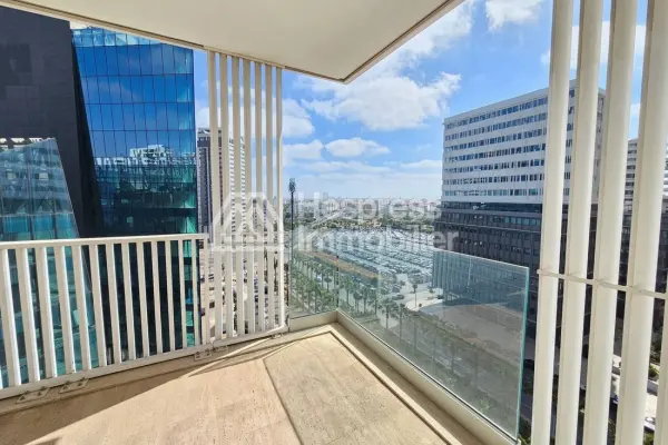 Joli appartement avec terrasse et vue dégagée
