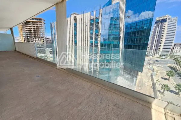 Joli appartement avec terrasse et vue dégagée