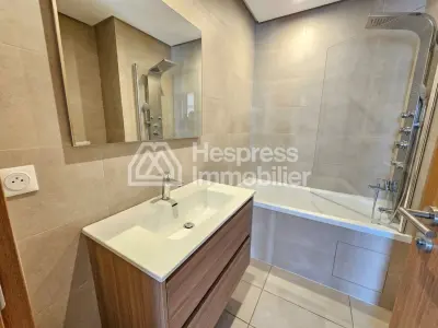 Joli appartement avec terrasse et vue dégagée
