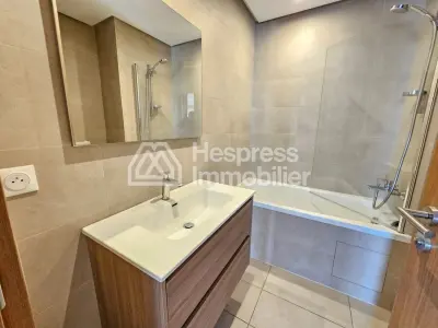 Joli appartement avec terrasse et vue dégagée