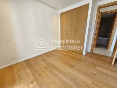 Joli appartement avec terrasse et vue dégagée