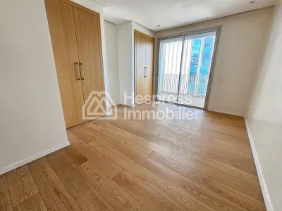 Joli appartement avec terrasse et vue dégagée