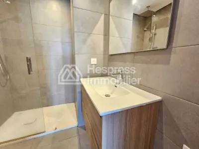 Joli appartement avec terrasse et vue dégagée