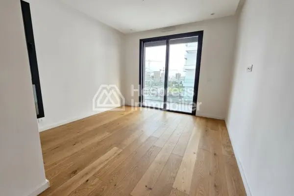Lovely new apartment on a high floor
