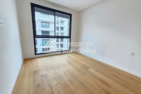 Lovely new apartment on a high floor