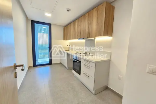 Lovely new apartment on a high floor