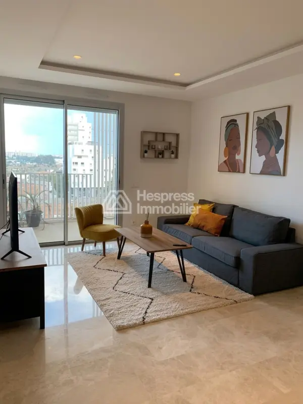 Joli studio en etage élevé avec grande terrasse