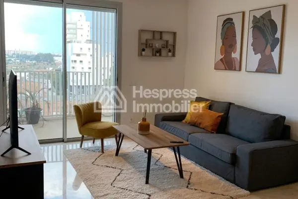 Lovely studio apartment on a high floor with a large terrace