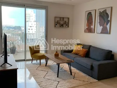 Joli studio en etage élevé avec grande terrasse