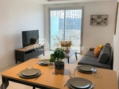 Joli studio en etage élevé avec grande terrasse