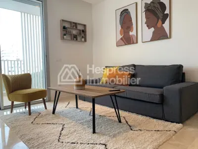 Joli studio en etage élevé avec grande terrasse