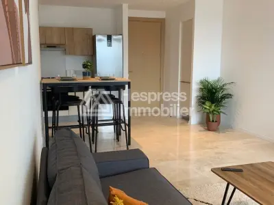 Joli studio en etage élevé avec grande terrasse