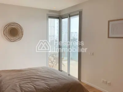 Joli studio en etage élevé avec grande terrasse