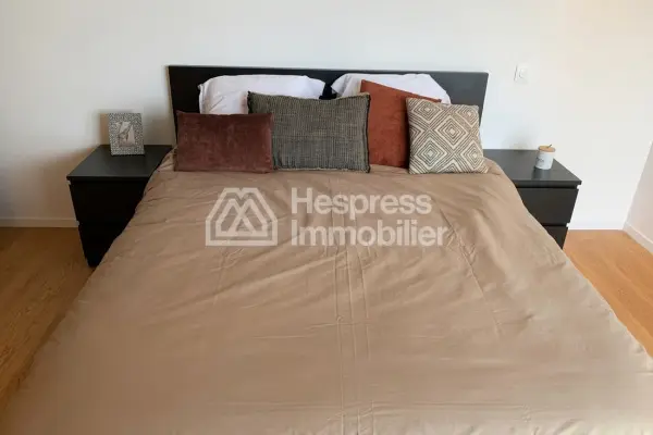Lovely studio apartment on a high floor with a large terrace