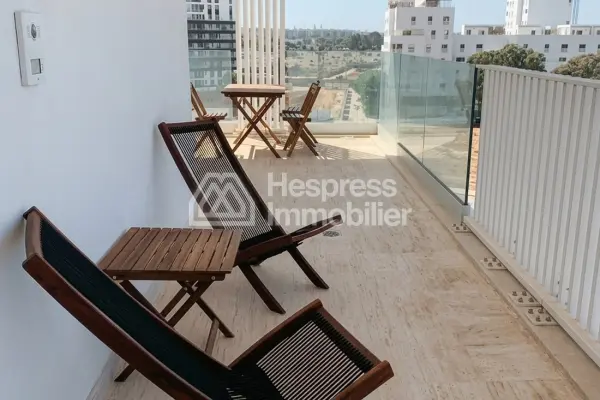 Lovely studio apartment on a high floor with a large terrace