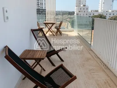 Joli studio en etage élevé avec grande terrasse