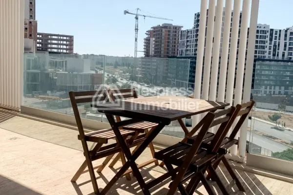 Lovely studio apartment on a high floor with a large terrace