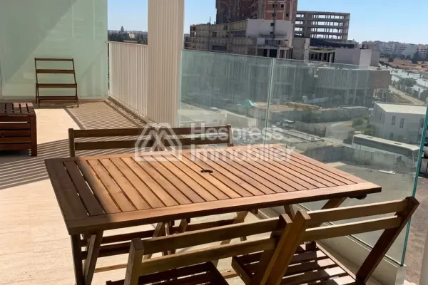 Lovely studio apartment on a high floor with a large terrace