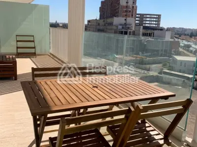 Joli studio en etage élevé avec grande terrasse
