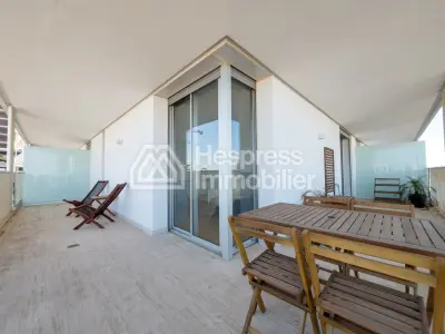 Joli studio en etage élevé avec grande terrasse