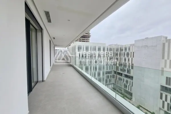 Spacious new apartment with large terrace
