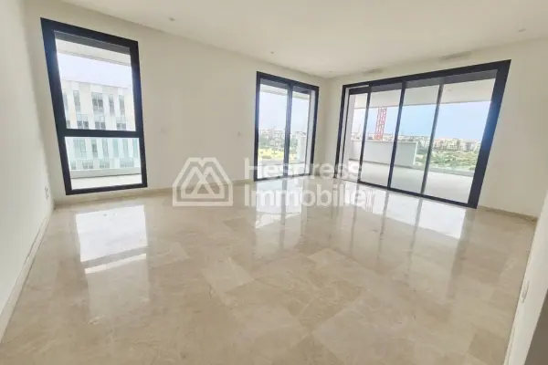 Spacious new apartment with large terrace