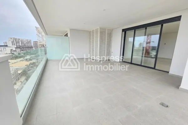 Spacious new apartment with large terrace