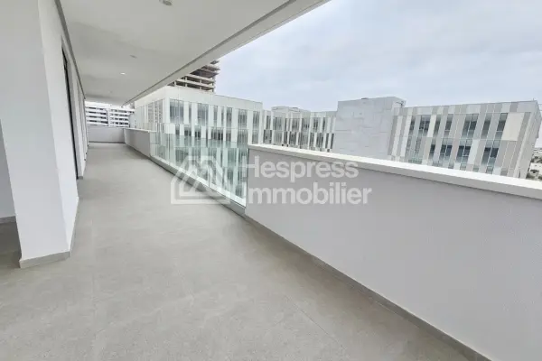 Spacious new apartment with large terrace