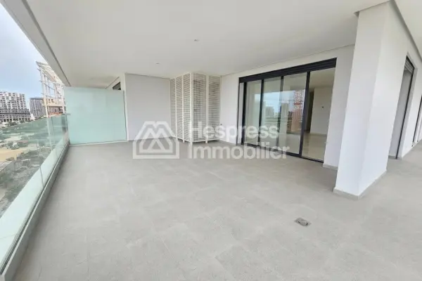 Spacious new apartment with large terrace