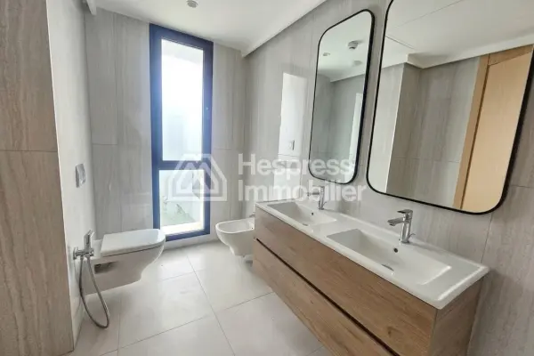 Spacious new apartment with large terrace