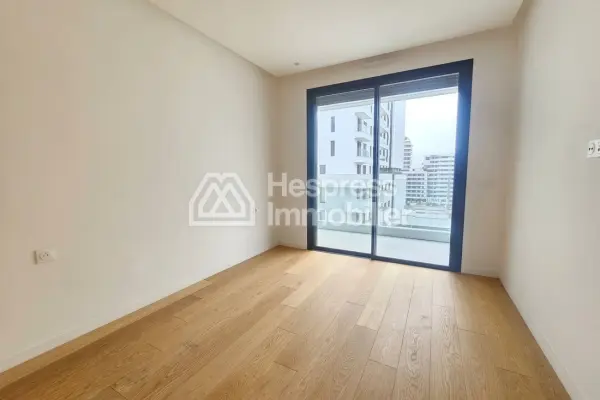 Spacious new apartment with large terrace