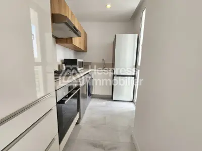 Joli studio en etage eleve