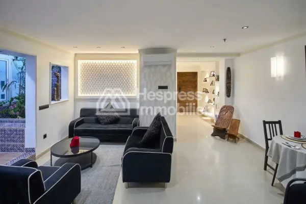 Furnished studio apartment, 75m², with terrace, city center