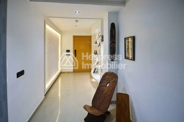 Furnished studio apartment, 75m², with terrace, city center